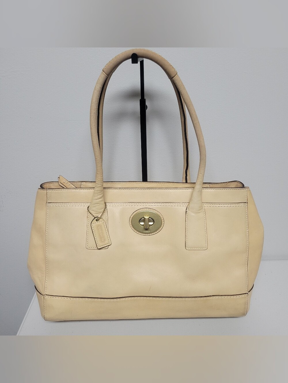 Coach Vintage Hamptons 'Madeline' Tan Leather Shoulder Tote Bag.